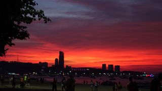 ビーチチェアが充実しており、のんびり過ごすことができます。