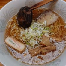 醤油ラーメン￥550。あっさり味が良し。