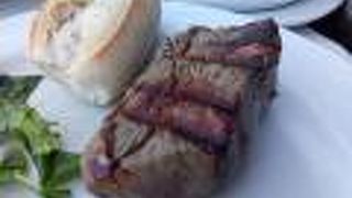 ブエノスのディナーにピッタリのリバーサイドレストラン