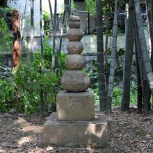 たおやかなフォルムの文塚