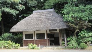 峠の茶屋に入ったような、どこか懐かしく、ほっとする雰囲気