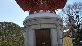 まだ新しい塔です