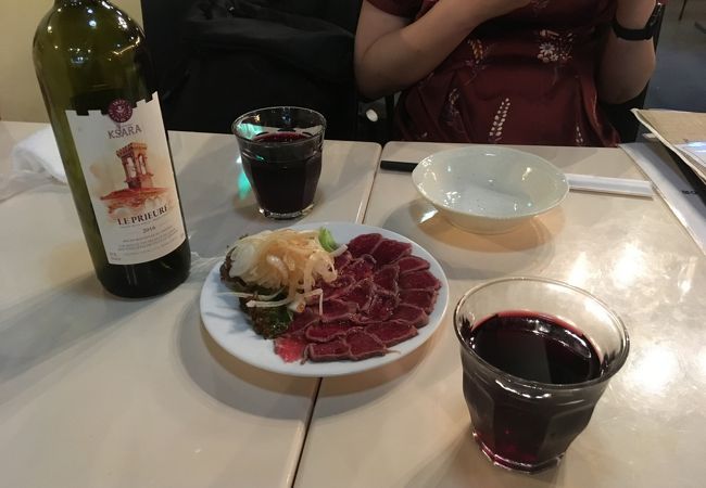 ワインと羊肉をたらふく