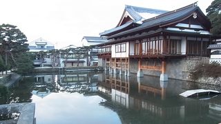 放生池の水、ぜんぶ抜く