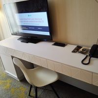 シンプルで機能的な机