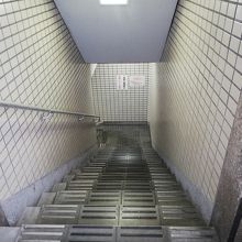 トンネル内階段