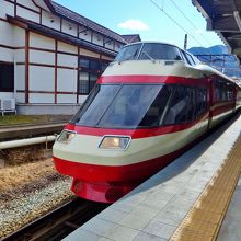 長野電鉄ゆけむり元小田急ロマンスカー湯田中温泉駅停車中