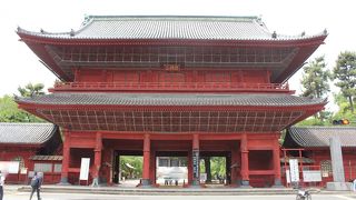 徳川家の威厳を示す大きな門