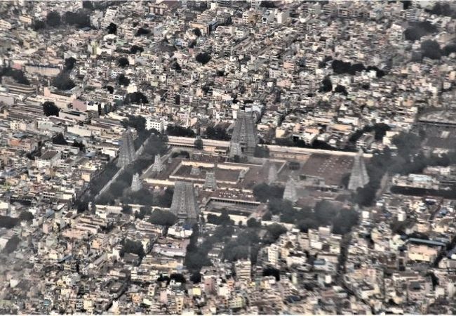 飛行機から眼下に見え、大きな寺院だとわかった