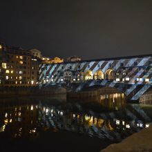 ライトニングされたベッキオ橋