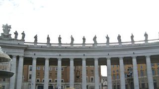 柱が一本に見える。