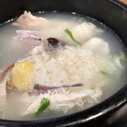 上品なスープの参鶏湯