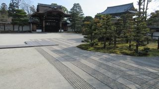 御殿内に北殿と南殿がある