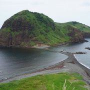 こちら側と島の間が細い洲でつながっていて