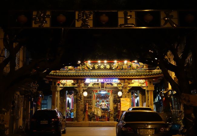 住宅密集地の奥に有りました