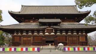 金堂自体も見物ですが、仏像も見応えがあり