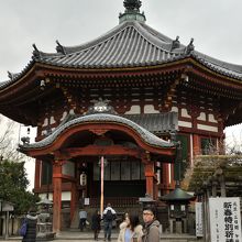 人気のあるお堂だ