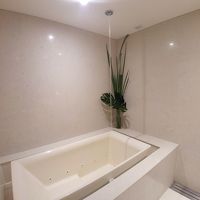 お風呂の水が上から出る