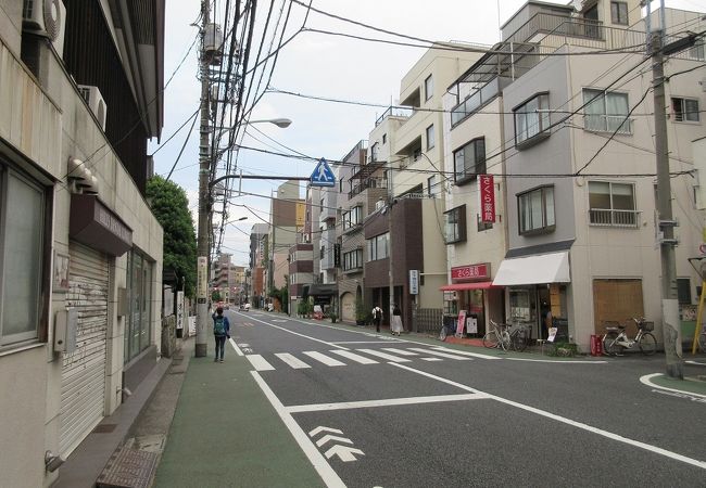 商店街と呼ぶにはあまり活気が感じられませんでした。