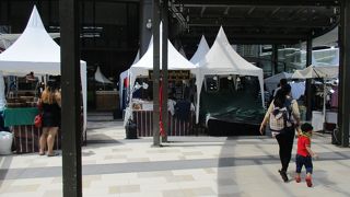 Ｍ階エントランスでマルシェ