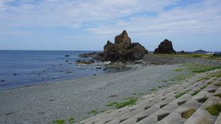 階段状の堤防の先