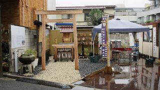 中央大学理工学部向かいの入り組んだ路地の裏に移転したばかり。