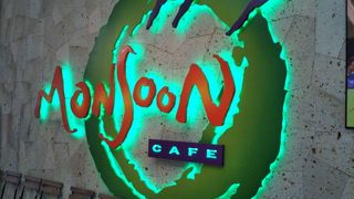 人気のエスニック料理店