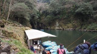 真名井の滝を身近に下から眺めるにはボートに乗るのがおすすめですが2000円とかなり高いです！