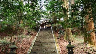 ニニギノミコトが降臨したとされる&#27125;觸の峰建てられた神社は高千穂を代表するパワースポット