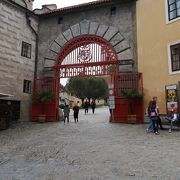 城下町からお城に入るときに通る門です。