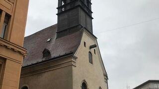 道沿いに細長く建物