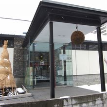 杉玉も有って外観は洒落てます