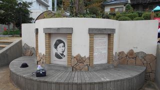 若き天才詩人の碑