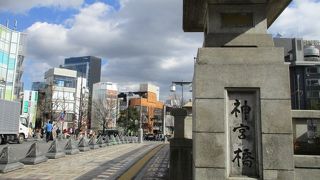 石親柱（石灯篭）、銀杏の石畳は見ごたえあります