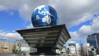 オリンピック競技のレリーフがあります。