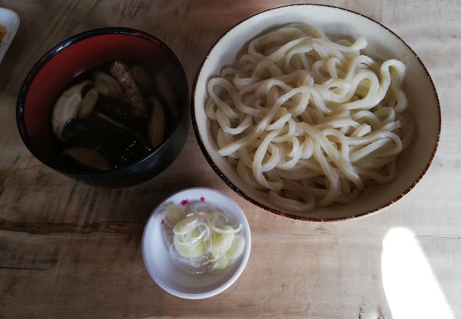 量、味ともに抜群の武蔵野うどん