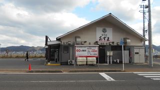 関門海峡に面した蕎麦店