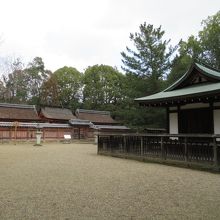 奥にあるのが「九所明神」です