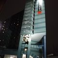 富山駅から徒歩10分程度のユニークな外観のアパホテルです