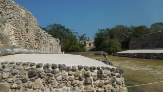 マヤ遺跡によくある球戯場