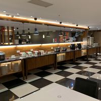 夜食」ルームです。朝食もここです