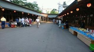 こじんまりとしている朝市