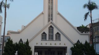 白亜の美しい教会