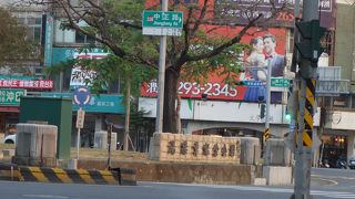 台南の中心部のロータリー内が公園になっています。