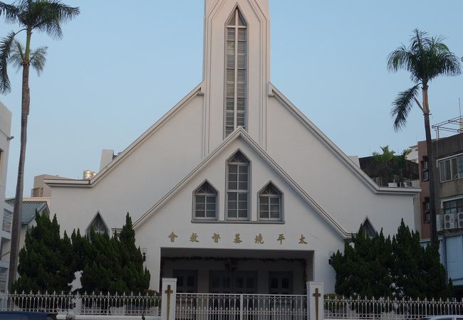 白亜の美しい教会