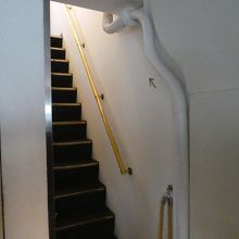 階段は急なところも