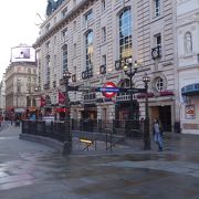 ロンドン観光の基点となる駅です。リージェント・ストリートもナショナル・ギャラリーも。