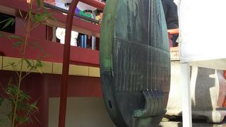 弁財天の琵琶がモチーフ