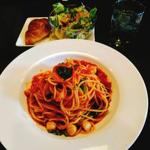 貝柱とほうれん草のトマトソースのパスタセット1080円