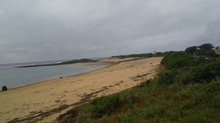 のんびりとした時間が流れるビーチ